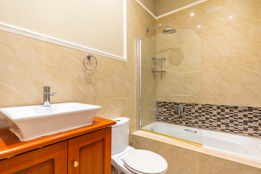 2 Bedroom Property for Sale in Claremont Western Cape